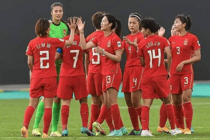 半岛体育app下载-关于月光下的女足赛场上演一幕幕精彩对决，球员表现抢眼的信息