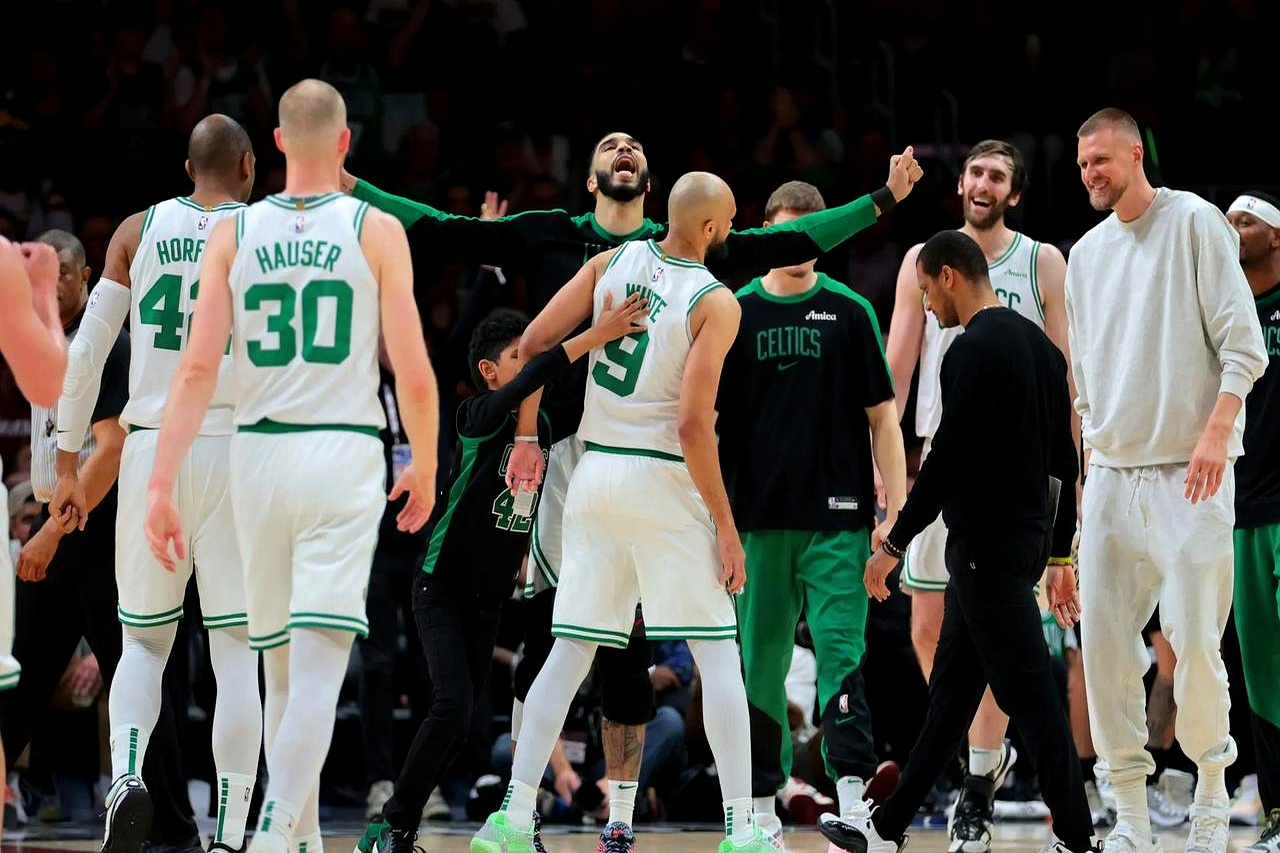 半岛体育网页版入口-包含凯尔特人客场击败独行，全队发挥出色取得胜利的词条