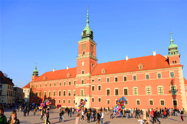 捷克后卫在华沙开设足球训练营