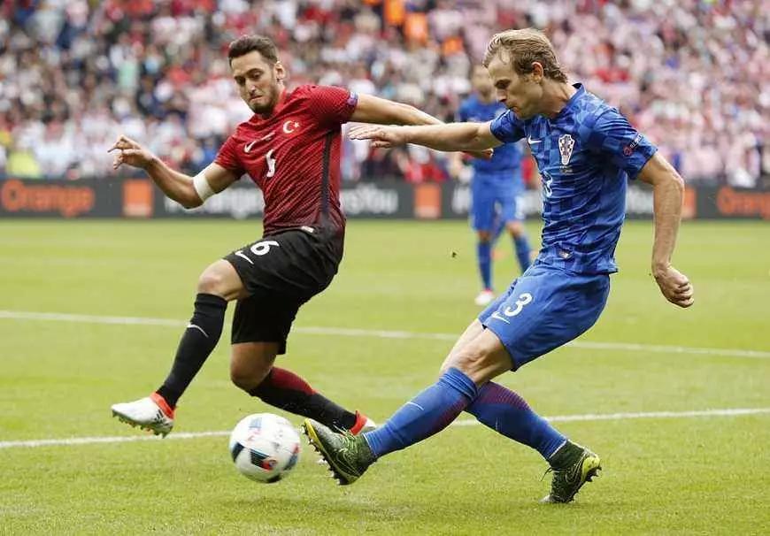 半岛体育娱乐-包含匈牙利主场逼平冰岛，保持小组次席的词条