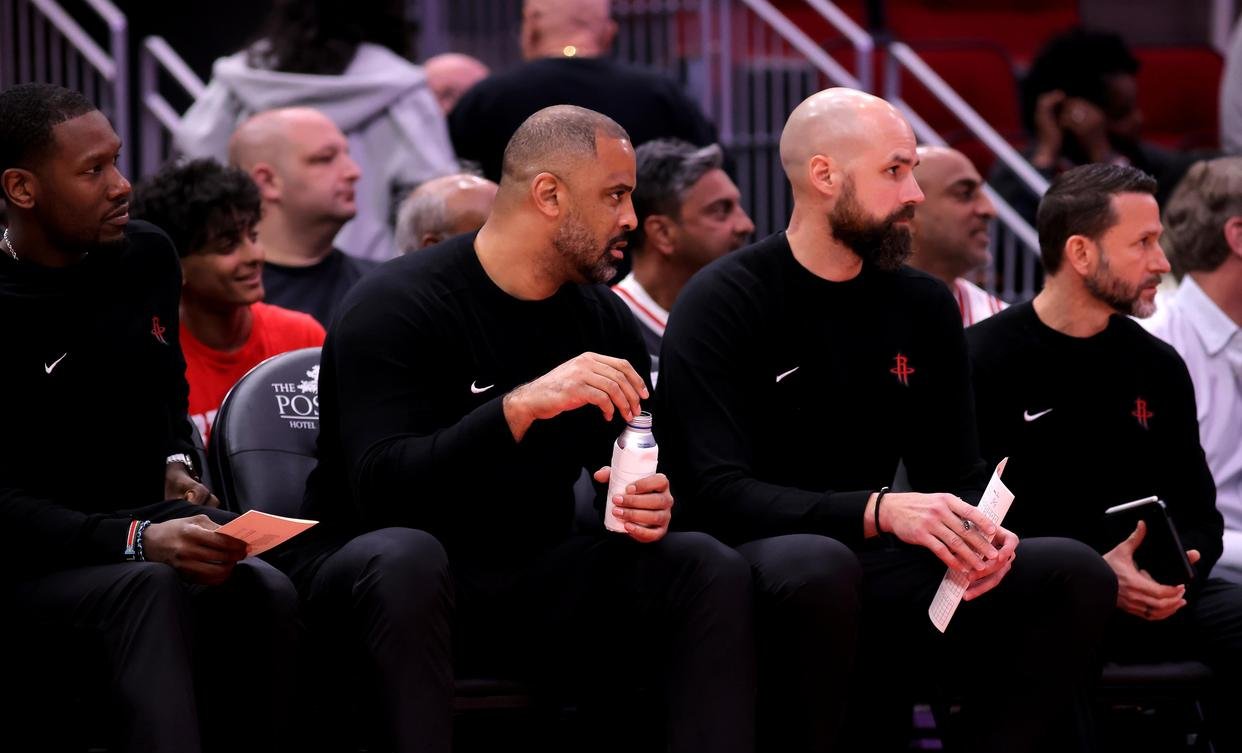 半岛体育新闻-火箭击败爵士，追平西部第一