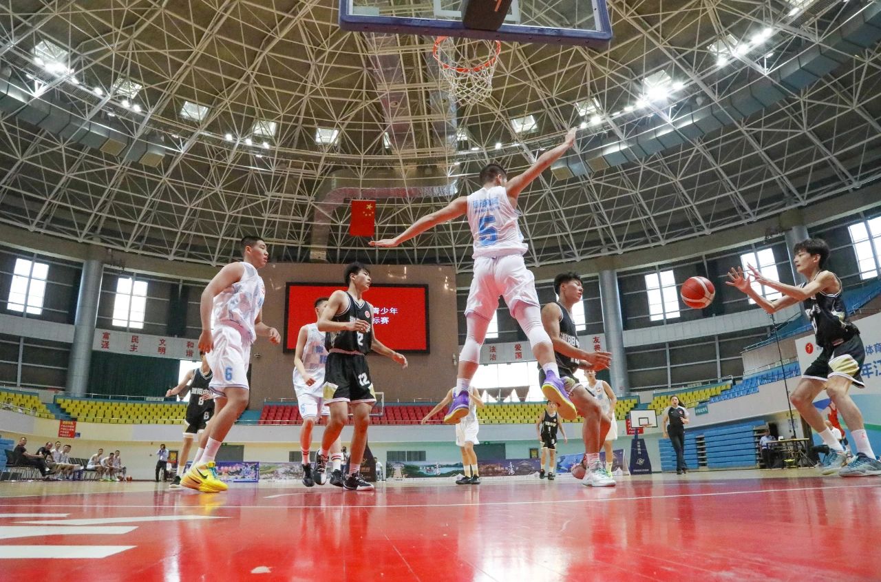 包含亚太地区篮球赛场风起云涌，决战激烈的词条