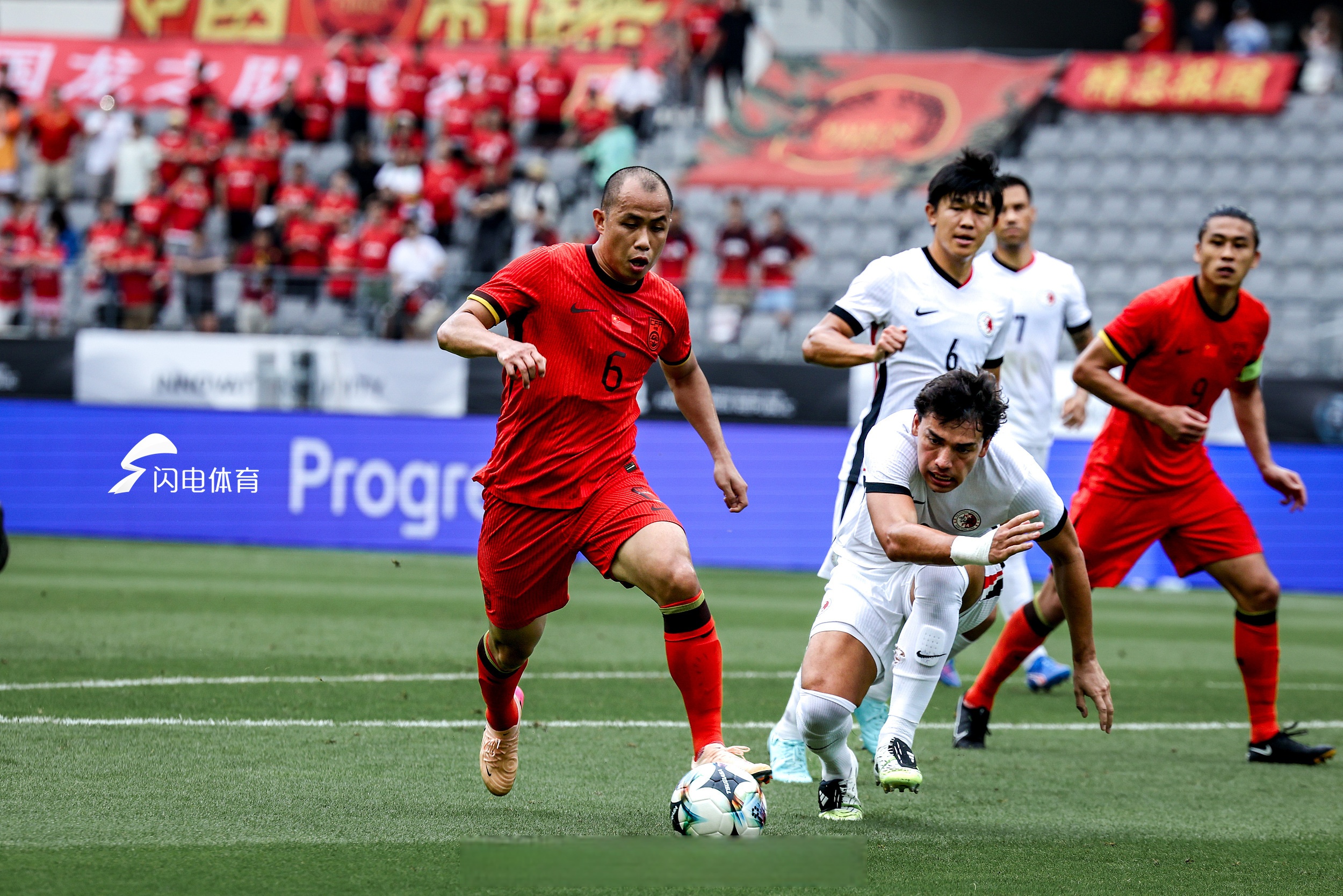 半岛体育直播-国内足球赛程紧凑，球队备战状况引人关注的简单介绍